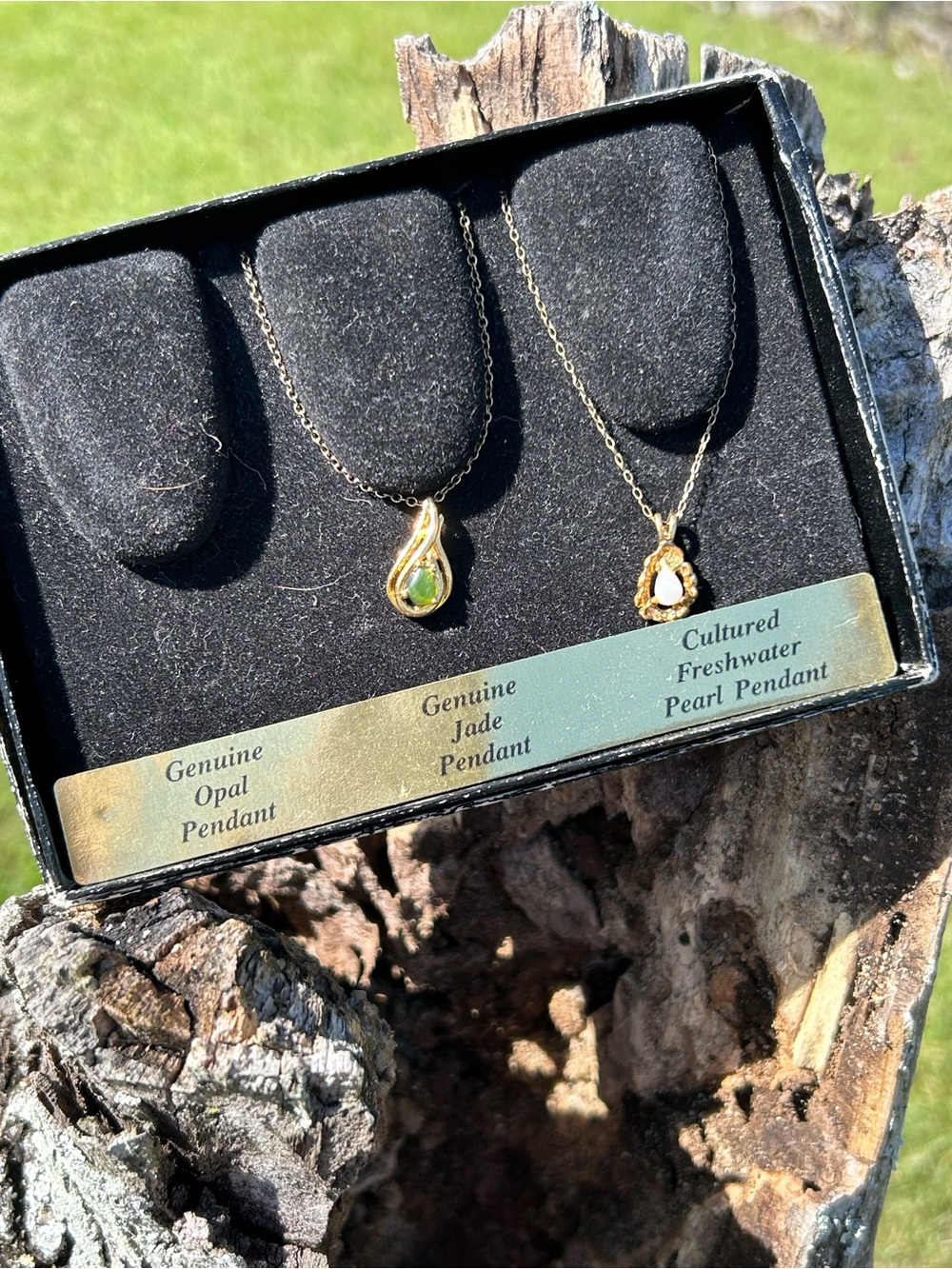 Beverly Hills 2-Piece Pendant Necklace Set – Genuine Jade & Freshwater Pearl